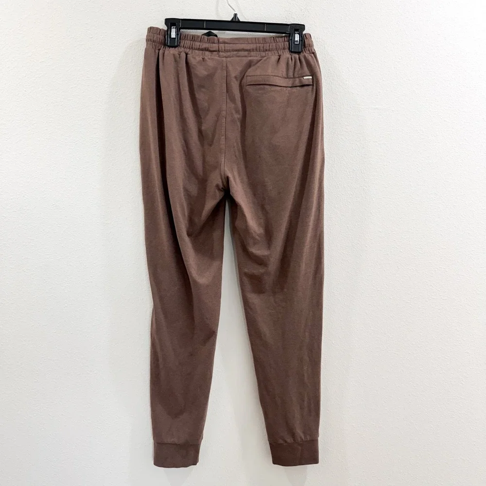 Vuori Men Ponto Performance Jogger Sweatpants Athleisure Pockets Tan Brown M